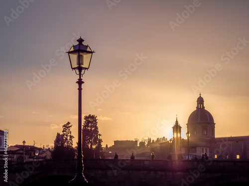 Italy, Tuscany, Florence, Chiesa di San Frediano in Cestello, Ponte Alla Carraia at sunset