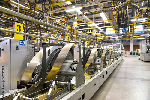 Machines for transport and packaging in a printing shop