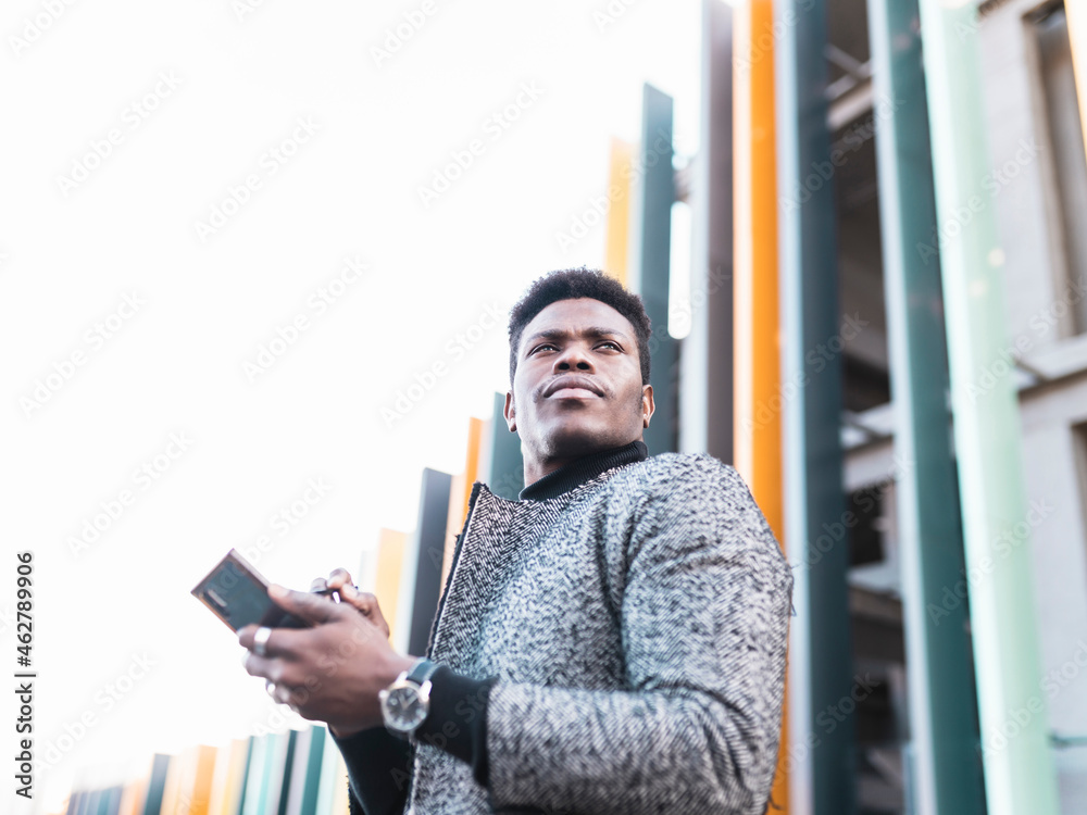 © Jose Carlos Ichiro/Westend61 - Portrait of elegant young man using phone