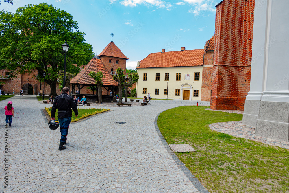 Fototapeta premium frombork zamek katedra muzeum cegła kopernik lato warmia mazury