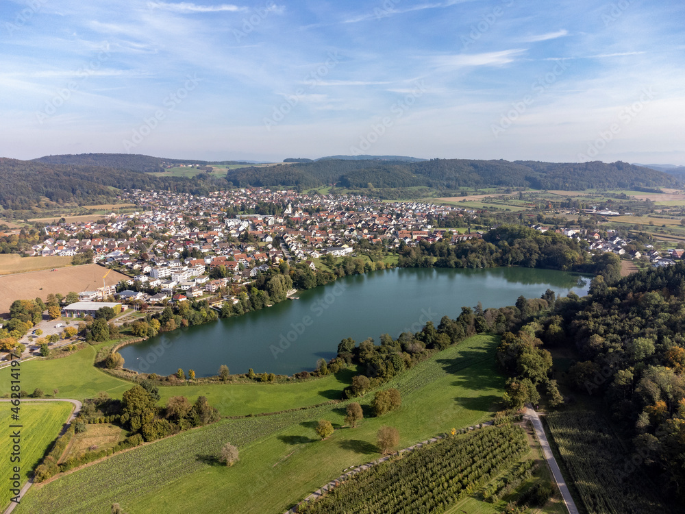 Naklejka premium Die Gemeinde Steißlingen mit dem Steißlinger See