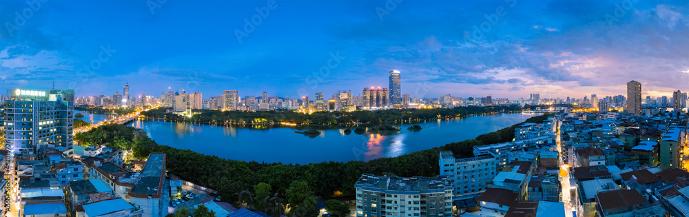 Fototapeta premium Urban environment of Nanhu Park in Nanning, Guangxi