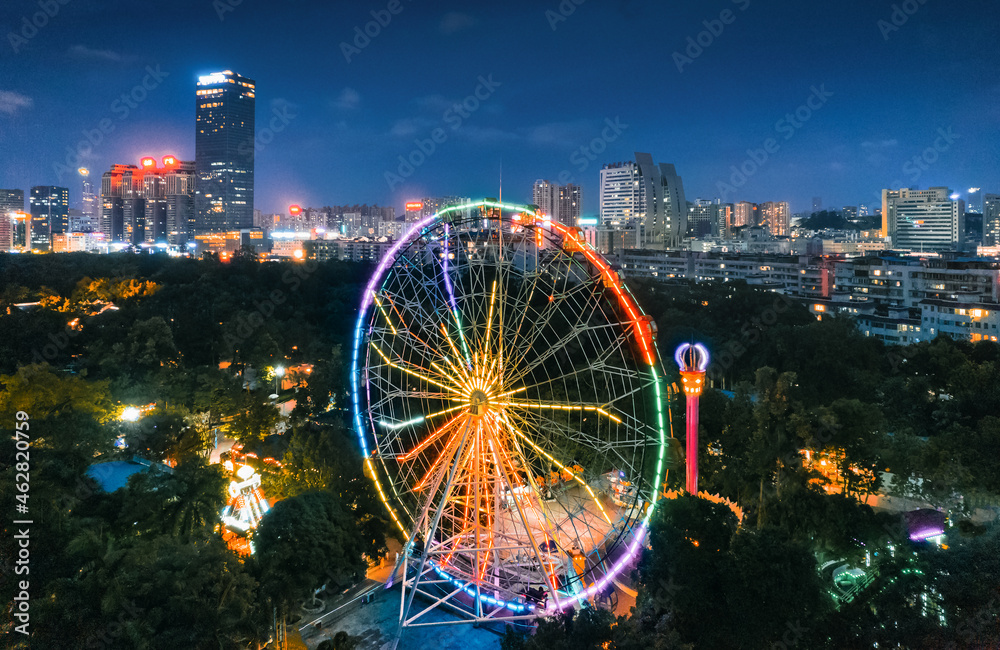 Night view of Nanhu amusement park in Nanning, Guangxi