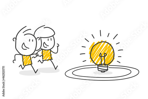 Strichfiguren / Strichmännchen: Idee, Glühlampe, Teamwork. (Nr. 653)