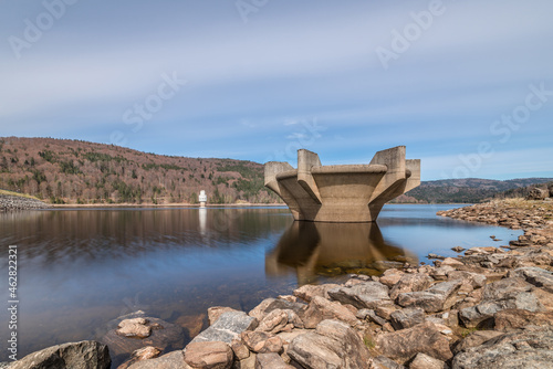 Trinkwassertalsperre in Frauenau im Bayerischen Wald mit Ablauf Überlauf im Sommer mit wenig Wasser gefüllt zur Trockenzeit, Deutschland photo