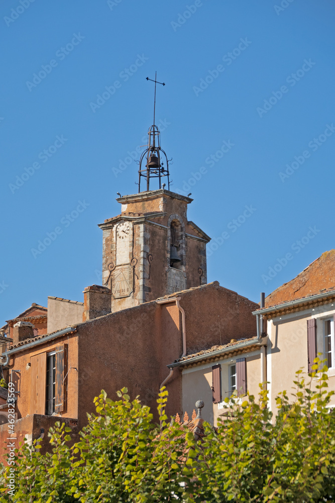 vue du village de Roussillon dans le Vaucluse vue du village de Roussillon dans le Vaucluse