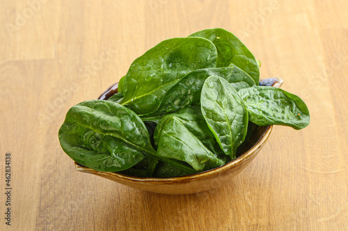 Fresh green spinach leaves in the bowl