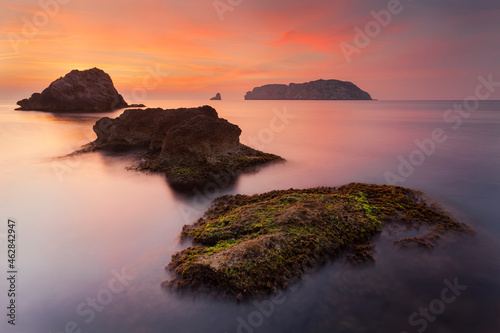 Spain, Girona, Lustrate, Scenic view of Medes Islands at dawn