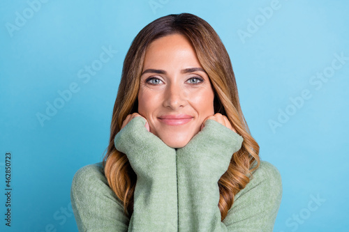 Photo portrait woman smiling wearing green casual clothes good mood isolated pastel blue color background