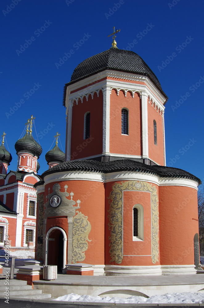 Obraz premium Moscow, Russia - March, 2021: Vysokopetrovsky Monastery or High Monastery of St Peter is a Russian Orthodox monastery in the Bely Gorod area of Moscow