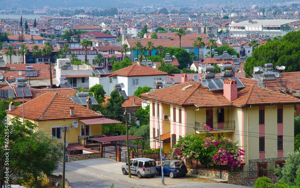 Obraz premium FETHIYE, TURKEY - June, 2019: View of the street of the city in summer day