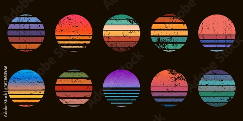 Retro 90s abstract ocean sunset circle badges. Surf beach graphic sunrise with gradient and grunge texture. Neon vintage sunset vector set © Tartila