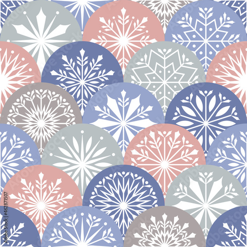 Christmas snowflake seamless pattern. Winter background in neutral Scandinavian colors. Vector seamless scallop pattern.  Snowflakes texture for Christmas and New Year fabric or wrapping paper.