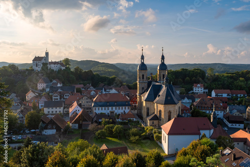 Принти на полотні View of the basilica of Gößweinstein / Germany at sunset with the castle in the