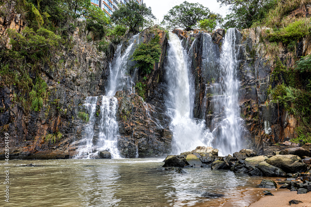 Obraz premium Long exposure of Waterfall Bay waterfall in Hong Kong