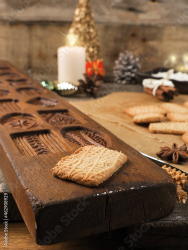 Christmas time, Speculoos cookies baking, Advent time, Christmas baking, seasonal food © Andreas Berheide