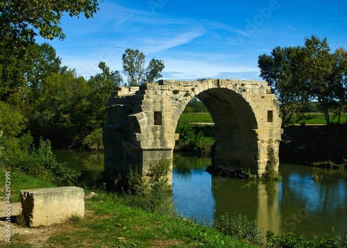 Pont, vois Domitia et oppidum d'Ambrussum.