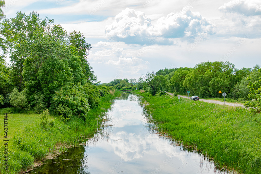 biebrza biebrzański park narodowy rzeka śluza dębowo potok strumień rzeczka łąka pole pola pastwisko