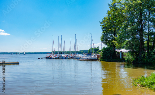 Obraz na płótnie jezioro żaglówka marina łódź żaglowa motorowa jacht port przystań siemiany iława w salonie