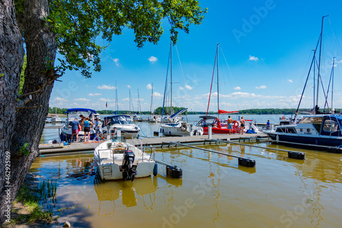 jezioro żaglówka marina łódź żaglowa motorowa jacht port przystań siemiany iława