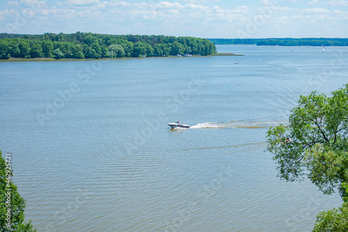 Obraz na płótnie jezioro woda żaglówka jacht port przystań siemiany iława plaża lato wiosna wakacje warmia mazury warmińsko-mazurskie w salonie