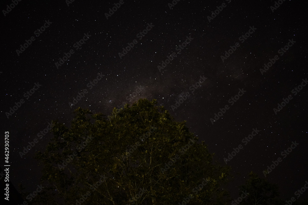 céu estrelado noturno