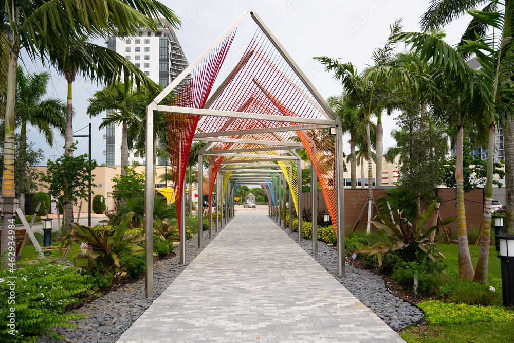 Architectural shapes - Outdoors - Downtown Doral Architectural shapes - Outdoors - Downtown Doral