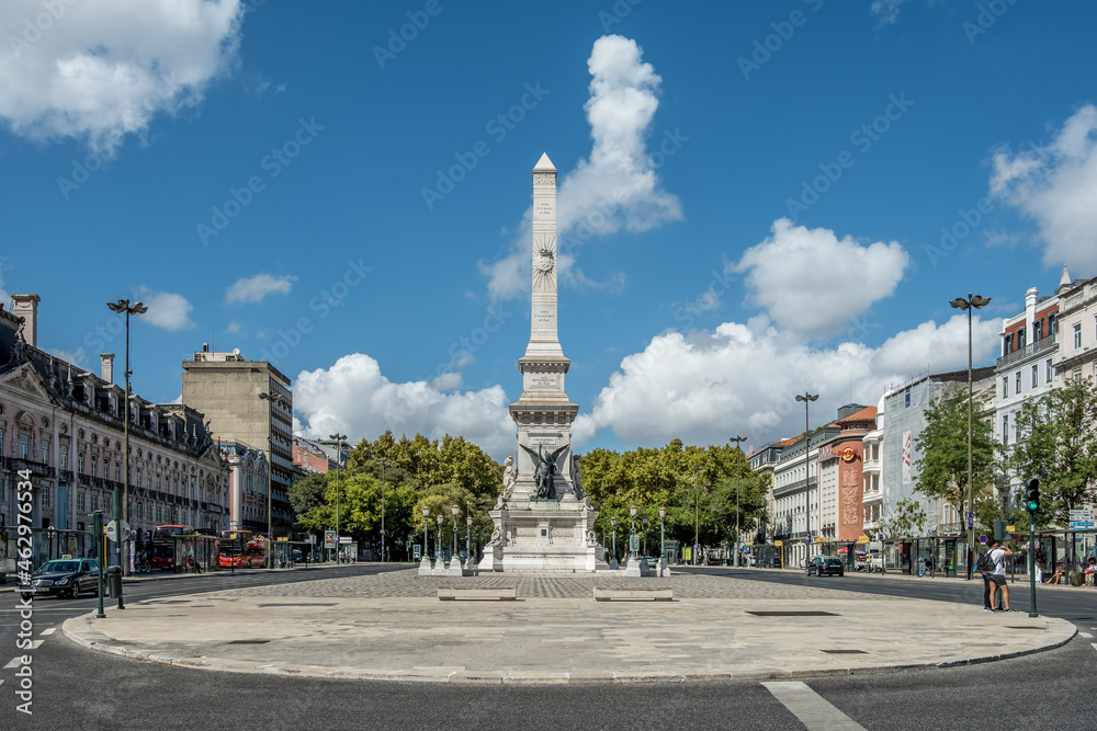 Monument aux restaurateurs, connu sous le nom de Monumento aos Restauradores en portugais, à Lisbonne, Portugal, cet obélisque se trouve sur la place Restauradores.