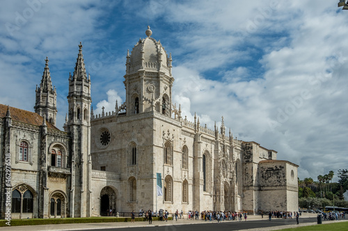 Le monastère des Hiéronymites est un monastère portugais de l'Ordre de Saint-Jérôme, témoignage monumental de la richesse des découvertes portugaises à travers le temps.