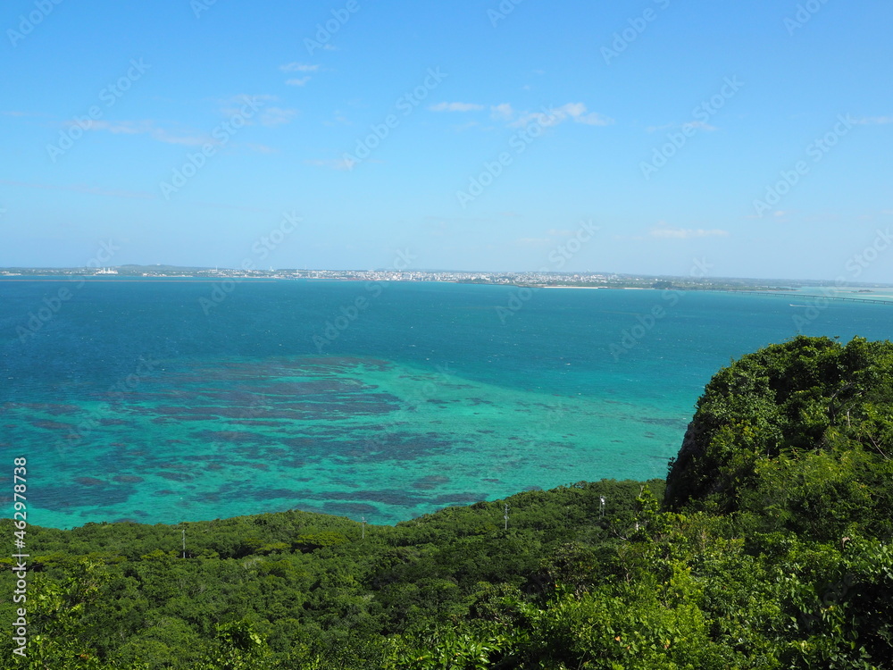 Fototapeta premium Beautiful long Irab bridge in miyako island, Okinawa, Japan