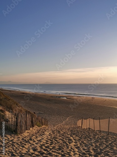 Paisaje relajante de mar. Cielos y oc  ano. Quietud