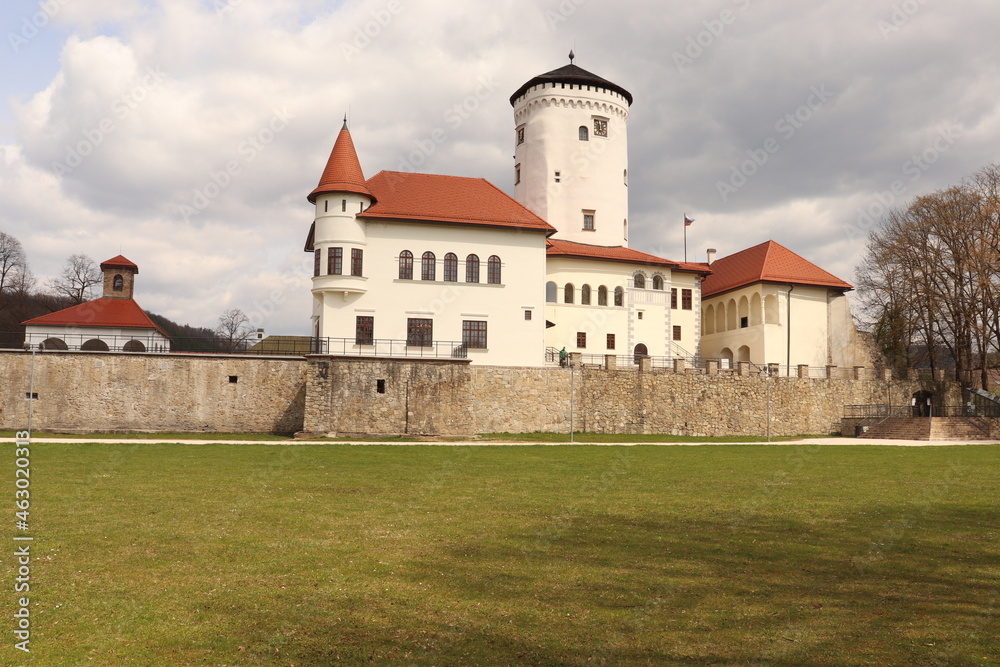 old castle, castle, architecture, tower, building, medieval, europe, church, history, old, travel, sky, fortress, landmark, wall, tourism, ancient, stone, historic, czech, fort, town, palace, historic