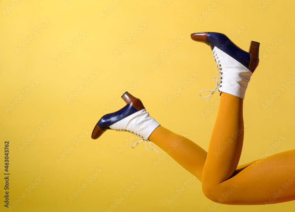 Φωτογραφία Woman in fashionable retro shoes and tights