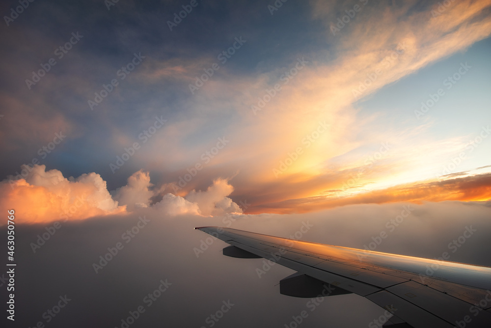Obraz premium Flying in the sky and the sea of clouds.