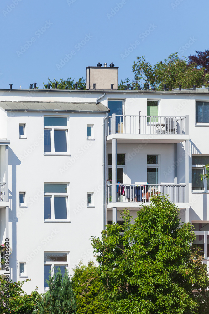 Modernes Wohngebäude, Mehrfamilienhaus,  Bergen, Insel Rügen, Mecklenburg-Vorpommern, Deutschland, Europa