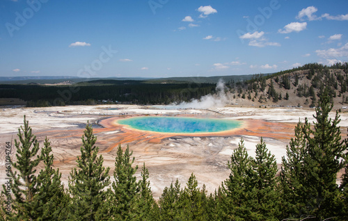 Grand Prismatic Hot Spring, Midway Geyser Basin, Yellowstone National Park, Wyoming, USA 