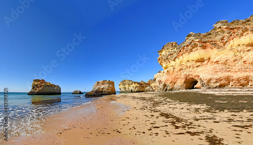 portugiesische goldene Küstenklippen im Süden Postkarten Landschaft Portugal steile Küsten Landschaft Algarve Felsen 