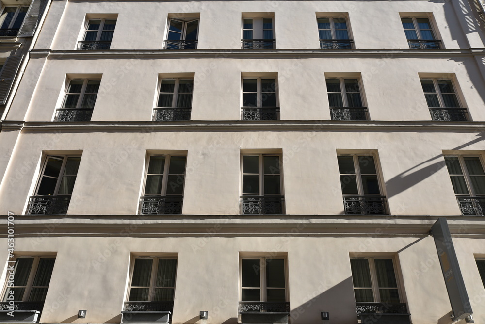 Façade d'immeuble à Paris, France