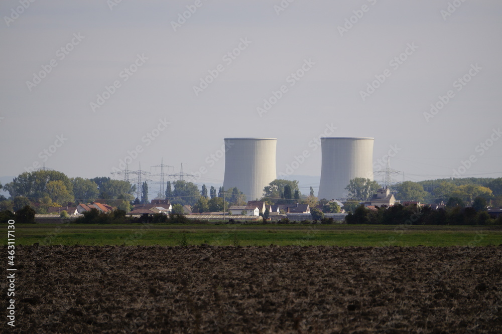 Atomkraftwerk im Dunst 