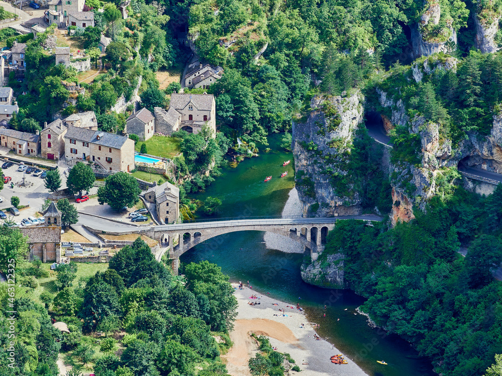 Village et pont de Saint-Chély du Tarn Village et pont de Saint-Chély du Tarn