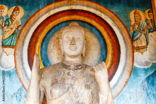 Tableau sur toile White stone Buddha statue with halo behind his head inside of the Ruwanwelisaya