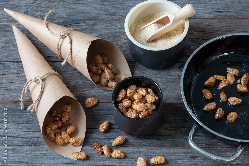 Fototapeta premium German cinnamon roasted almonds for Christmas