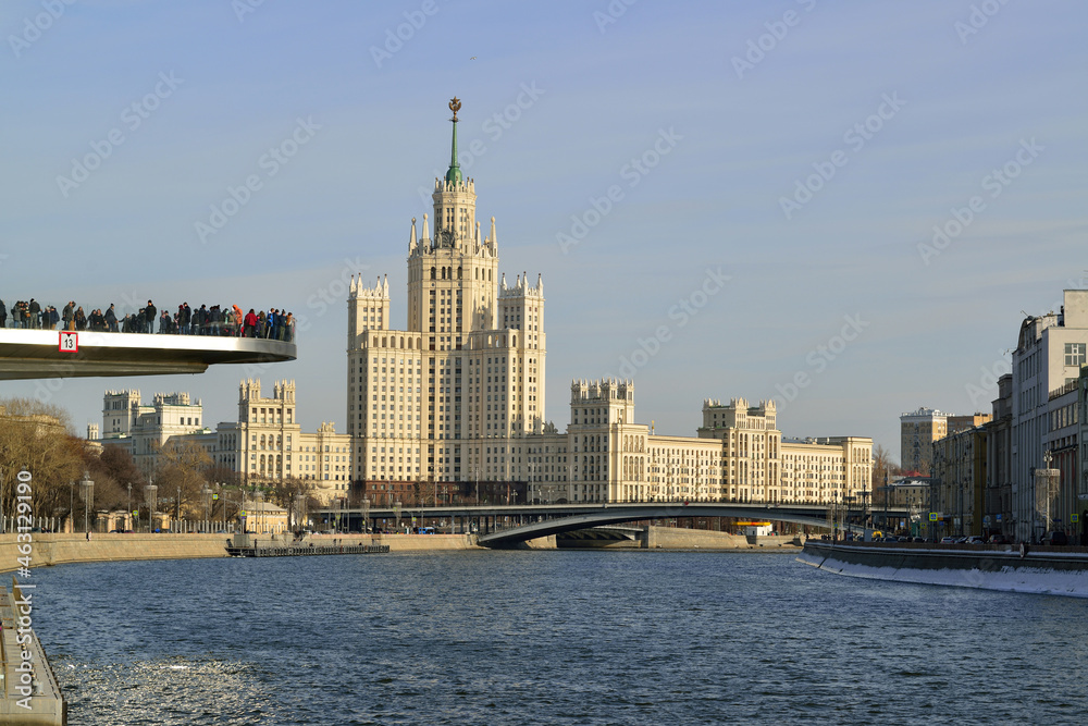Moscow, suspension bridge in Zaryadye park