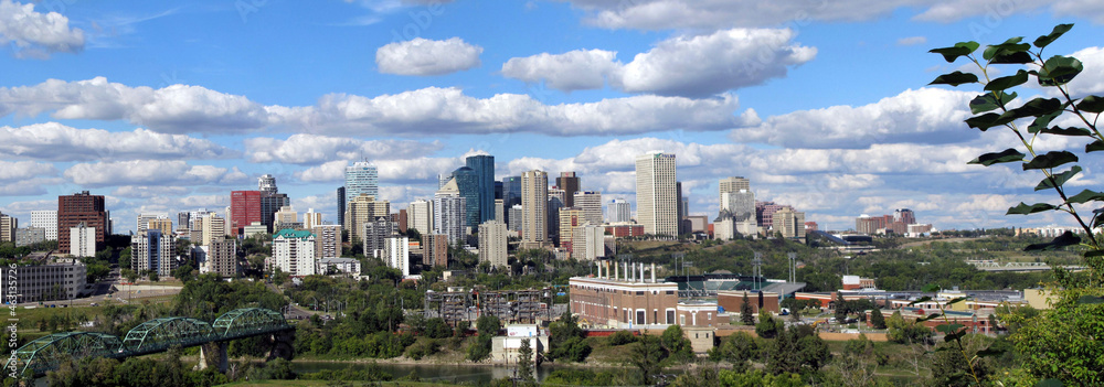 Fototapeta premium Edmonton downtown panorama in a sunny day