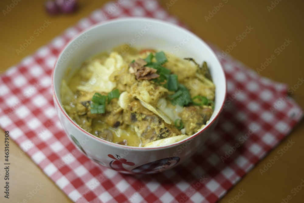 Tongseng Ayam (Chicken tongseng) is one of Indonesia's traditional foods. made from chicken and spices such as garlic, shallot, chili, ginger, orange leaf, and others. served with additional cabbage.