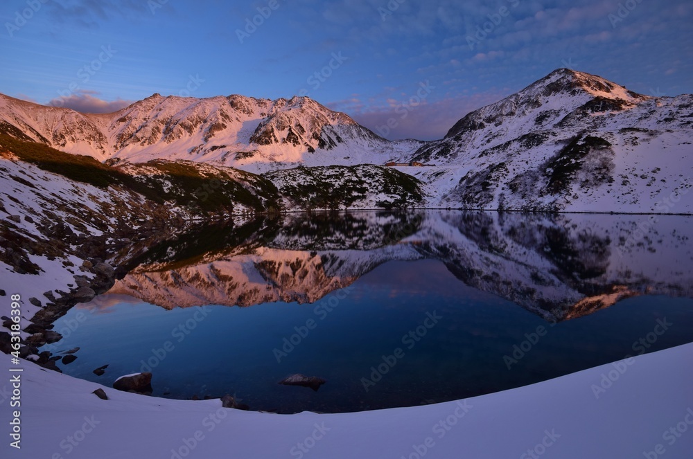 Fototapeta premium 夕暮れの立山連峰・みくりが池