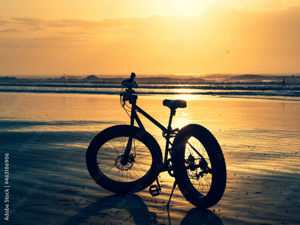 Fototapeta premium bike on the beach