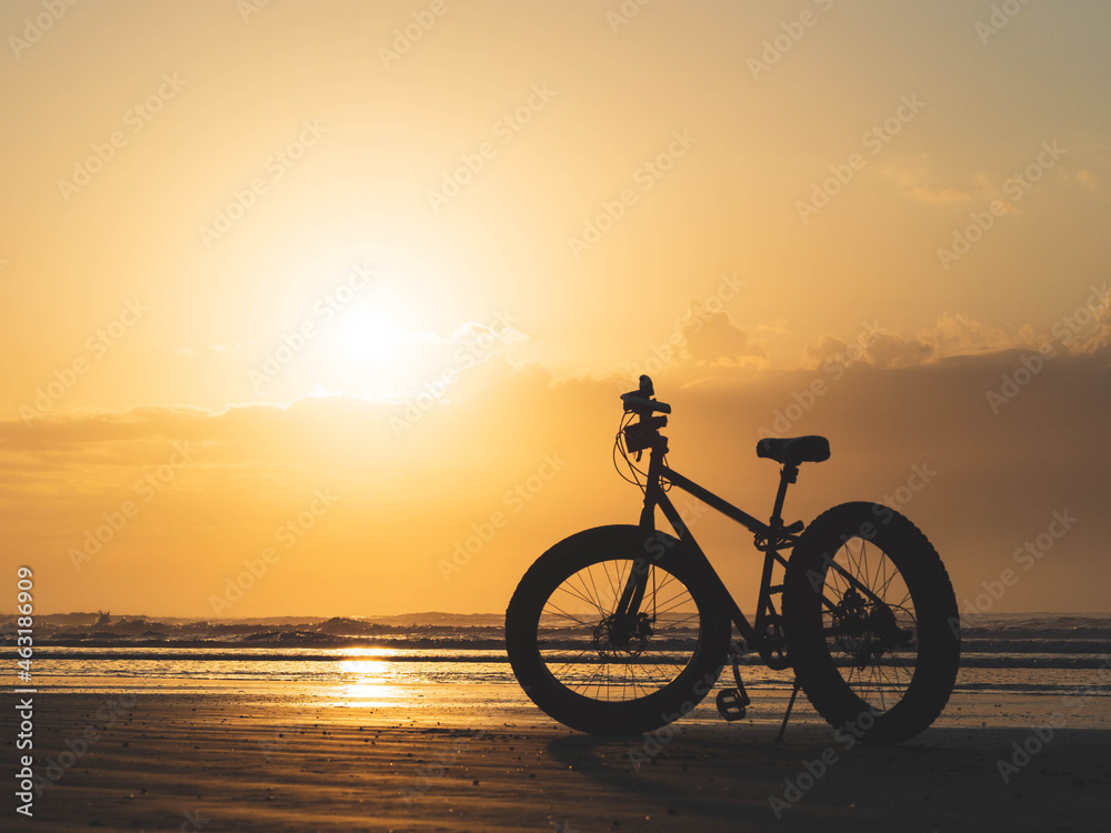 Fototapeta premium silhouette of a person riding a bike