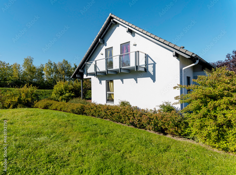 modernes Einfamilienhaus im Grünen modernes Einfamilienhaus im Grünen