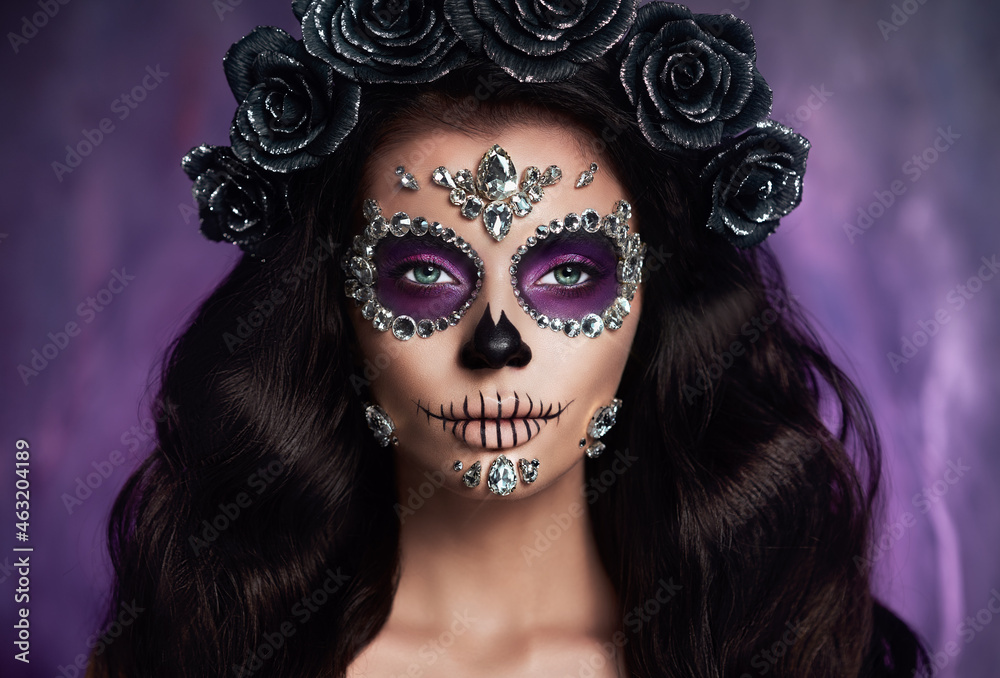 Portrait of a woman with sugar skull makeup over red background. Halloween  costume and make-up. Portrait of Calavera Catrina foto de Stock | Adobe  Stock